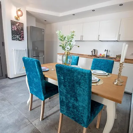 Lora Villa, With View オッスッチョ