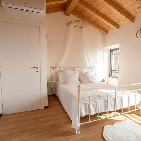 Lora Luxury , With View, Air Conditioner Every * Ossuccio