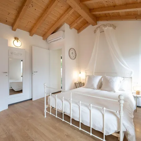 Villa Lora Luxury , With View, Air Conditioner Every *