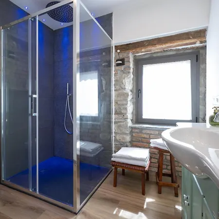 Villa Lora Luxury , With View, Air Conditioner Every *