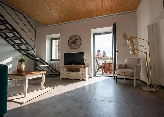 Lora Luxury Villa , With Lake View 别墅 *