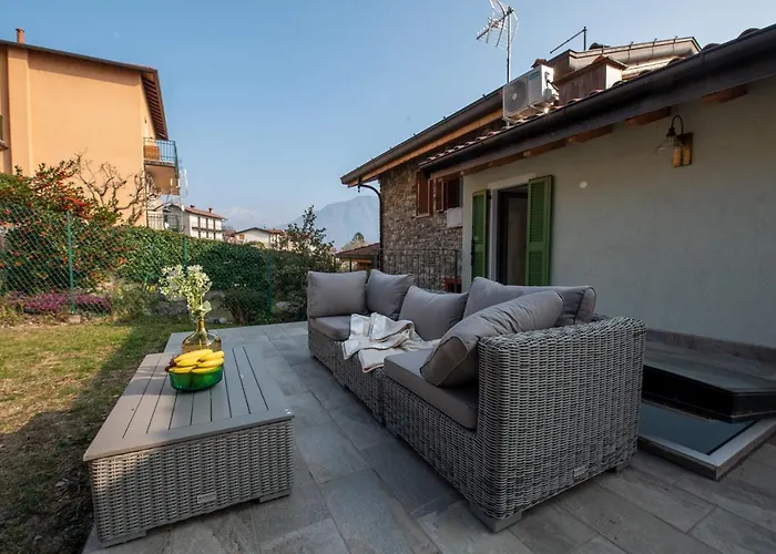 Lora Luxury Villa , With Lake View 别墅 *