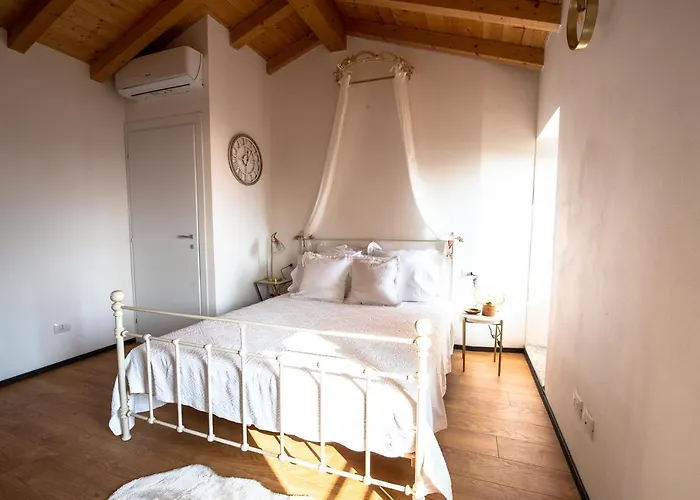 Lora Luxury Villa , With Lake View 欧苏西奥