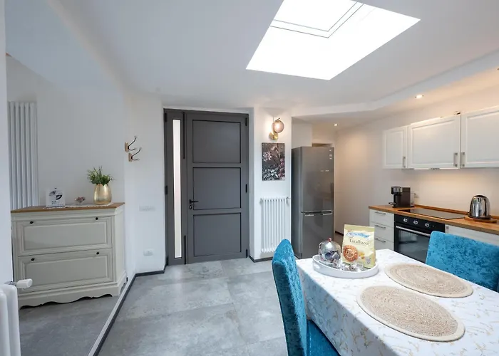 Lora Luxury Villa , With Lake View 欧苏西奥