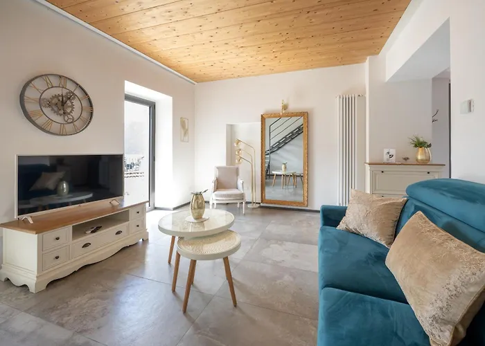 Lora Luxury Villa , With Lake View 别墅 欧苏西奥