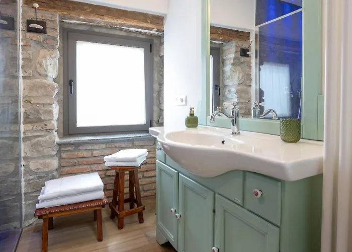 Lora Luxury Villa , With Lake View 别墅 *