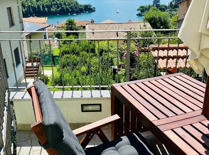 Lora Luxury Villa , With Lake View Оссуччо