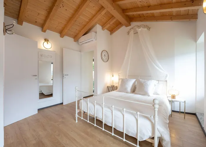 Вилла Lora Luxury Villa , With Lake View *